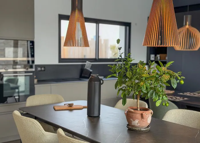 Villa Cobalt - Pool & Rooftop Sea View