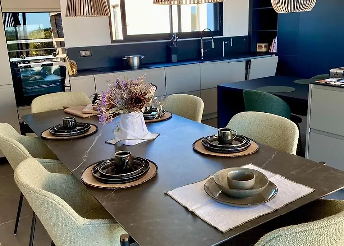 Villa Cobalt - Pool & Rooftop Sea View